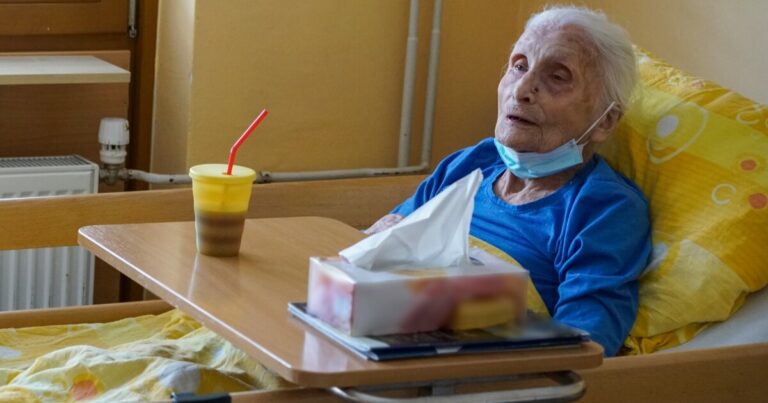 Dehydration and Malnutrition in Nursing Homes – What You Need to Know